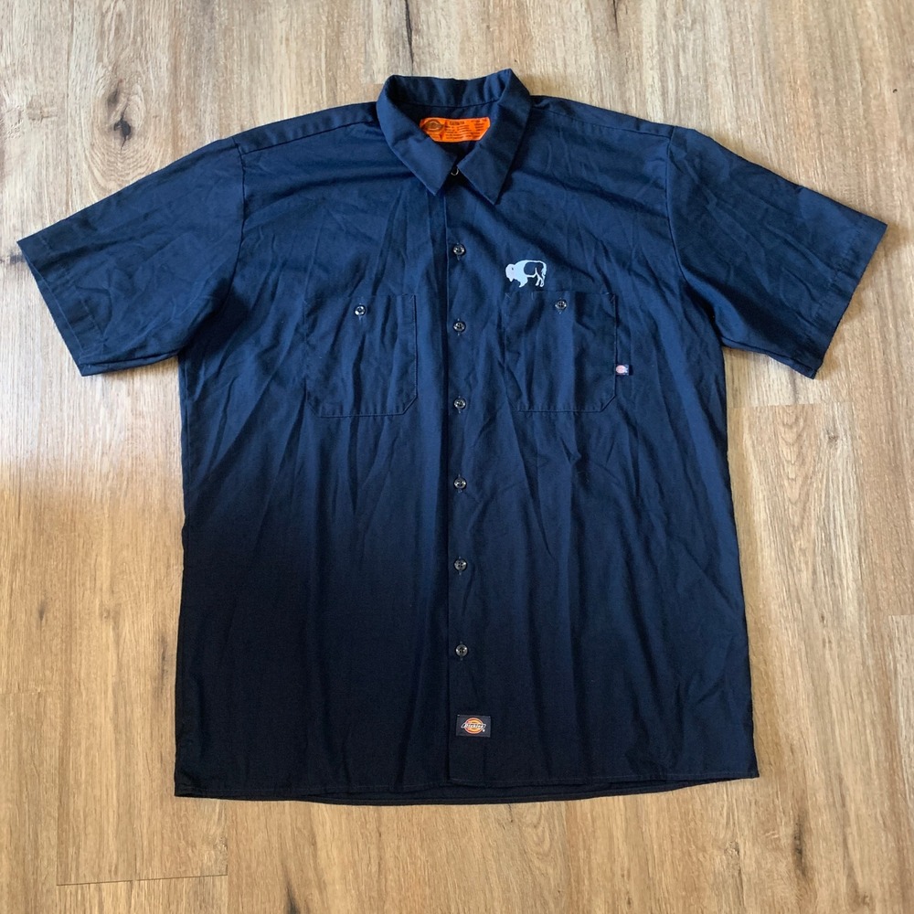 Dickies Short-Sleeve Work Shirt in navy blue w/‎ buffalo logo - size XL Men's